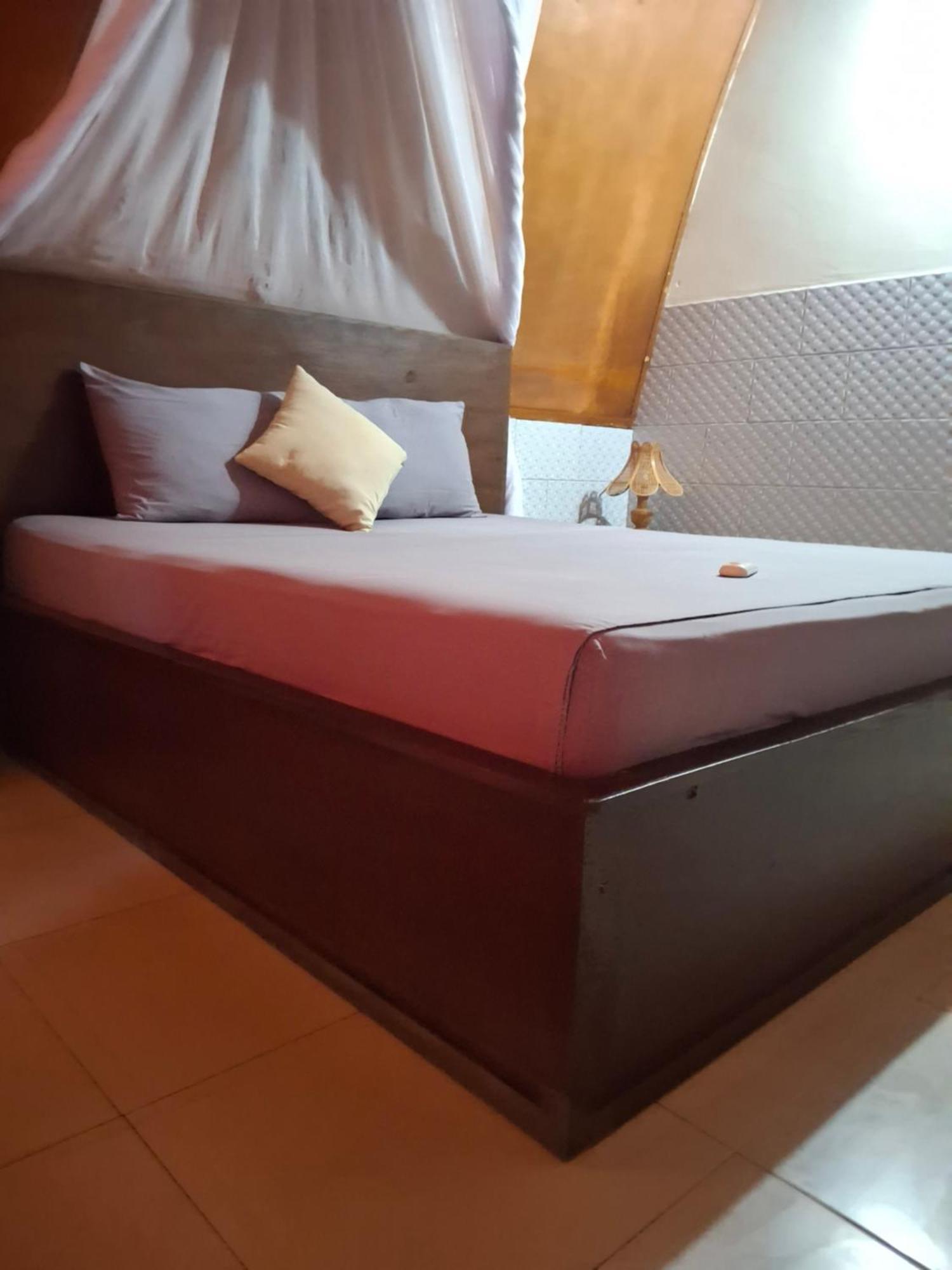 Cnunk Bungalow Gili Meno Bilik gambar