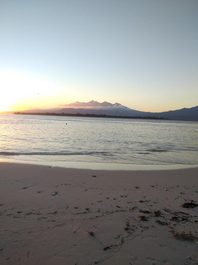 Cnunk Bungalow Gili Meno Luaran gambar